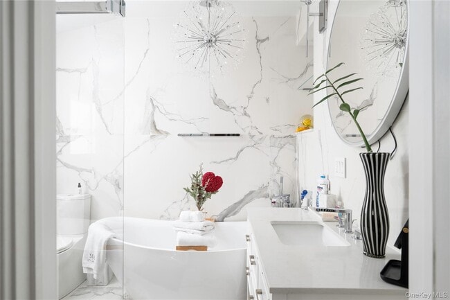 Building Photo - 850 S Lake Blvd