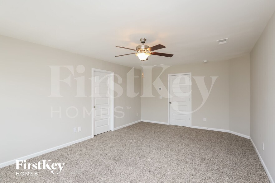 Building Photo - 2102 Massey Ln