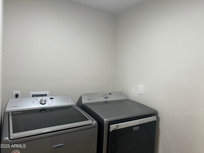 Building Photo - 4109 E Winchcomb Dr