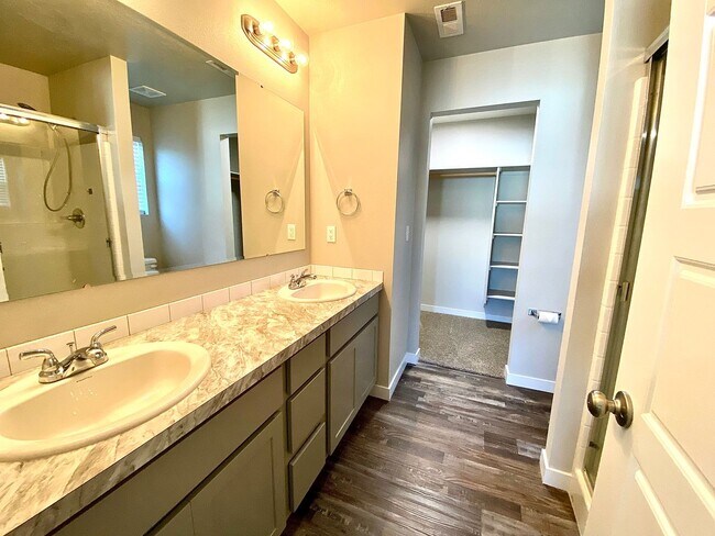 Building Photo - 3 Bedroom 2 Bath  PET FRIENDLY home in SW ...