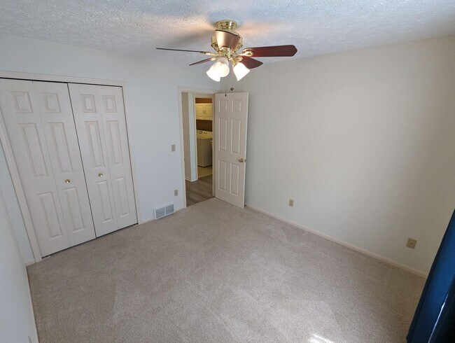 Building Photo - Spacious 3-Bedroom Ranch with Private Mast...