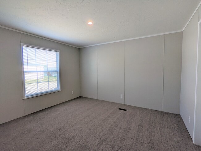 Building Photo - 647 Oregon St