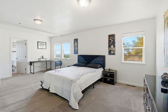 Building Photo - 9028 Burr St