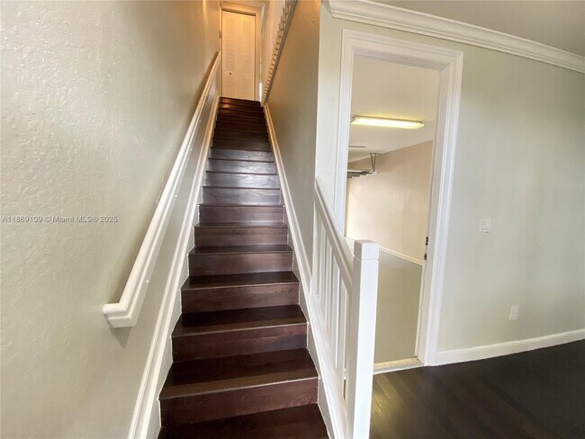 Building Photo - 770 Millbrae Ct