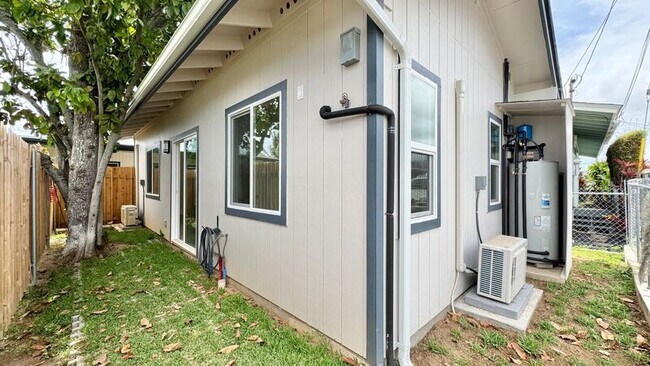 Building Photo - 421C Olomana St