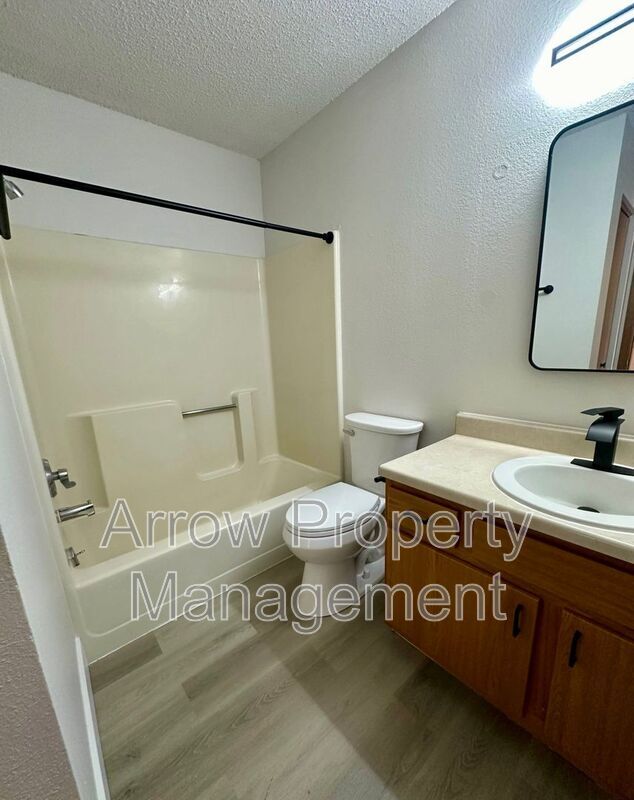 Building Photo - 2340 N 44th St