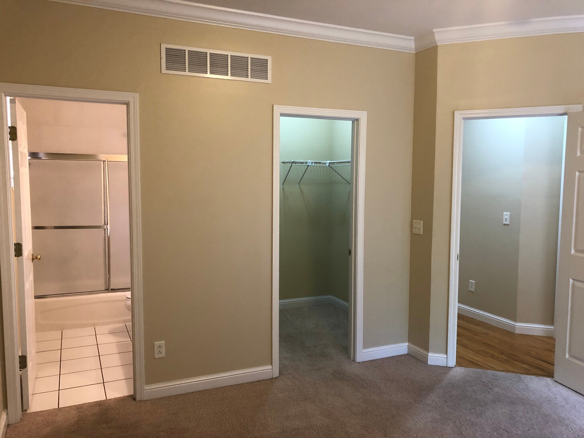 Building Photo - 7338 Amherst Ave