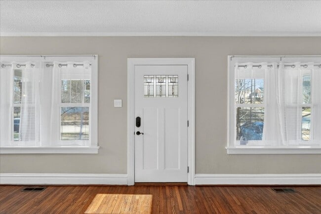 Building Photo - 1420 Bredell Ave