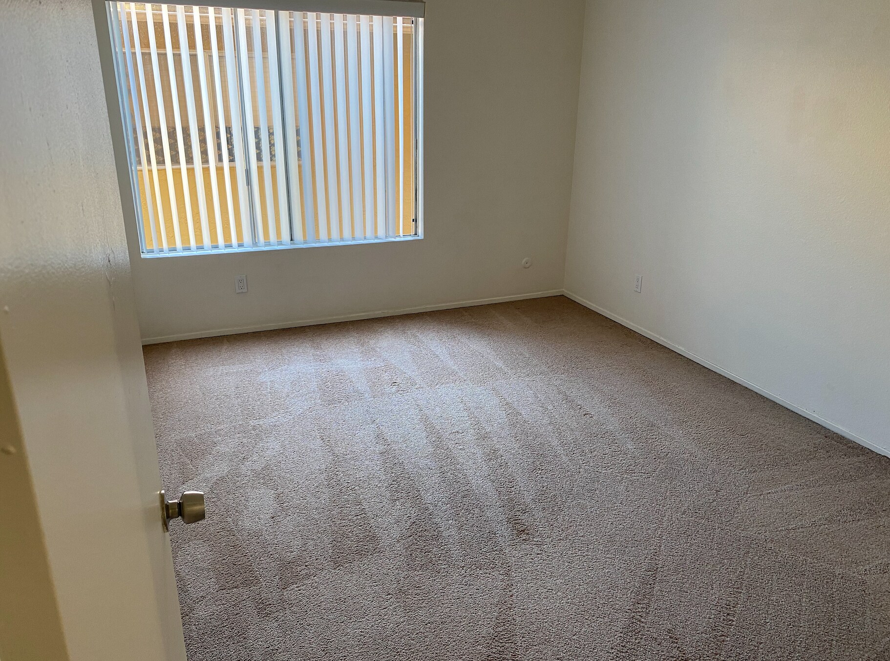 Right bedroom upstairs next to Laundry room - 10460 Caminito Sulmona