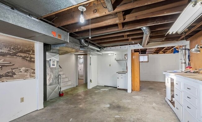 Building Photo - Move in ready