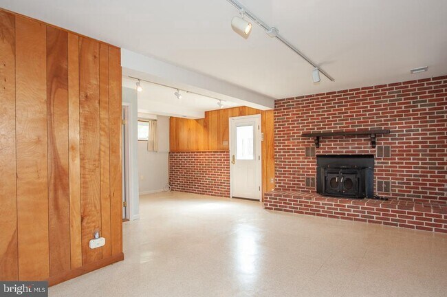 Building Photo - 5931 Peverill Dr