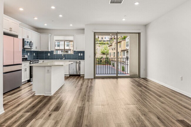 Building Photo - Highly upgraded 3 Bed 3 Bath Townhome with Resort Style Amenities