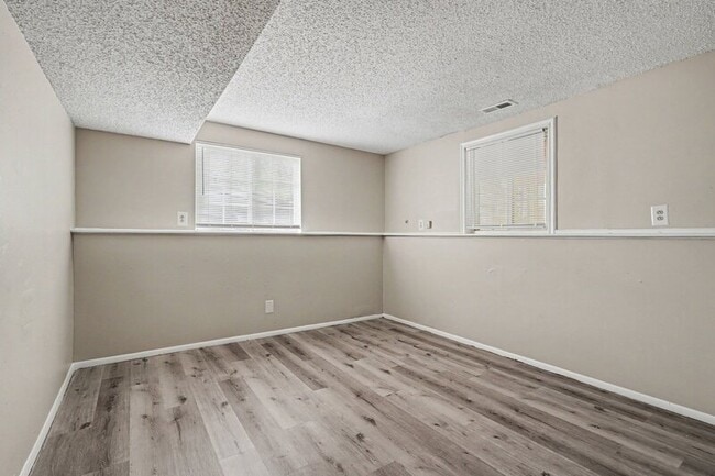 Building Photo - 6201 Turtle Neck Ln