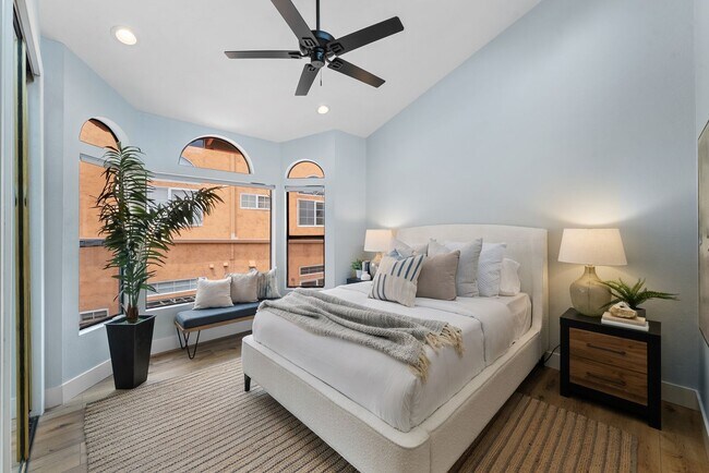 Building Photo - Charming 2 Bedroom 2 Bath In Beautiful Hil...