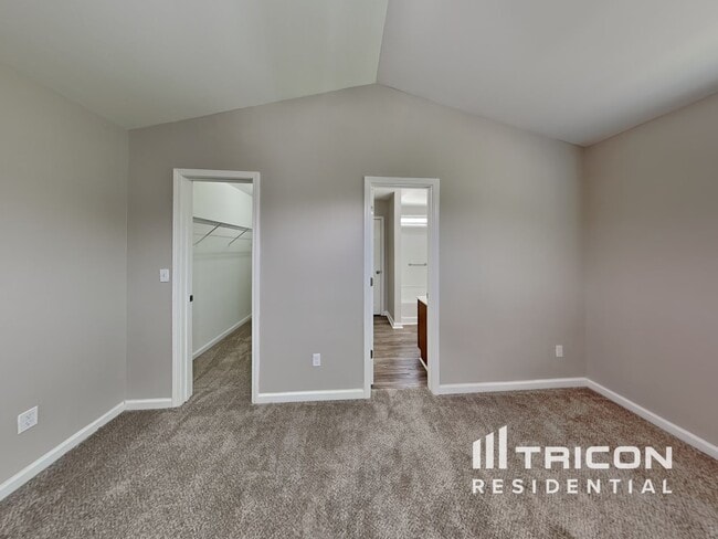 Building Photo - 2117 Clear Brook Dr
