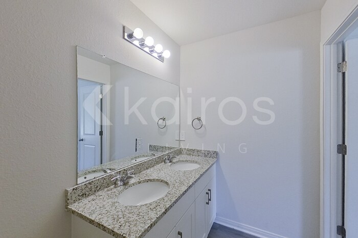 Building Photo - 236 Bluebonnet