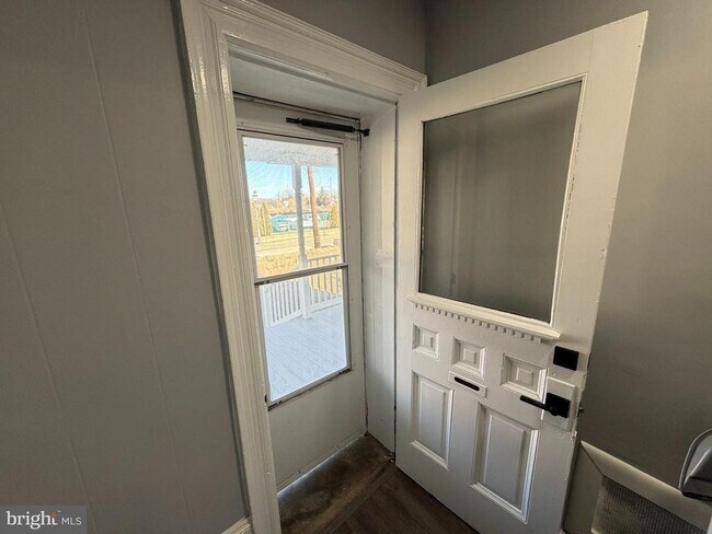 Building Photo - 124 W Butler Pike