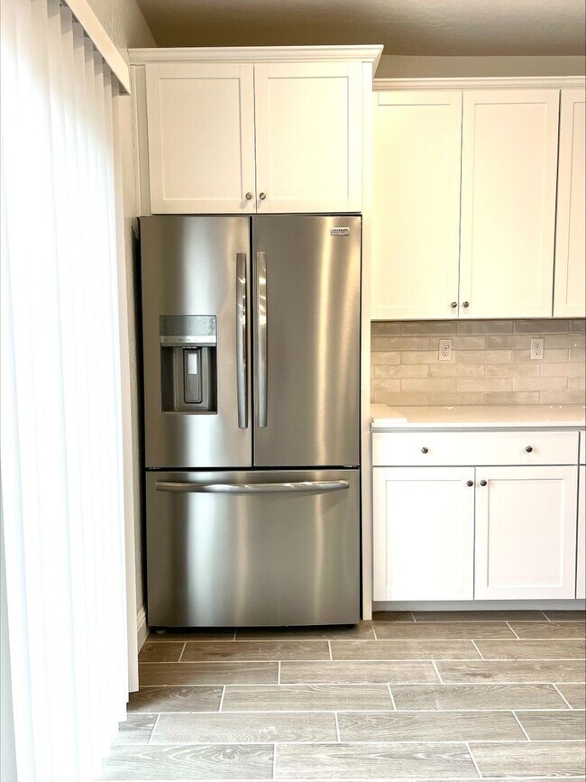 Building Photo - Beautiful 3-Bed, 2-Bath Lennar Home in Daf...