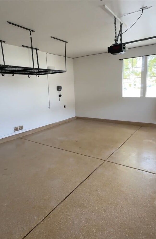 Building Photo - Beautiful Remodeled home in Dos Vientos