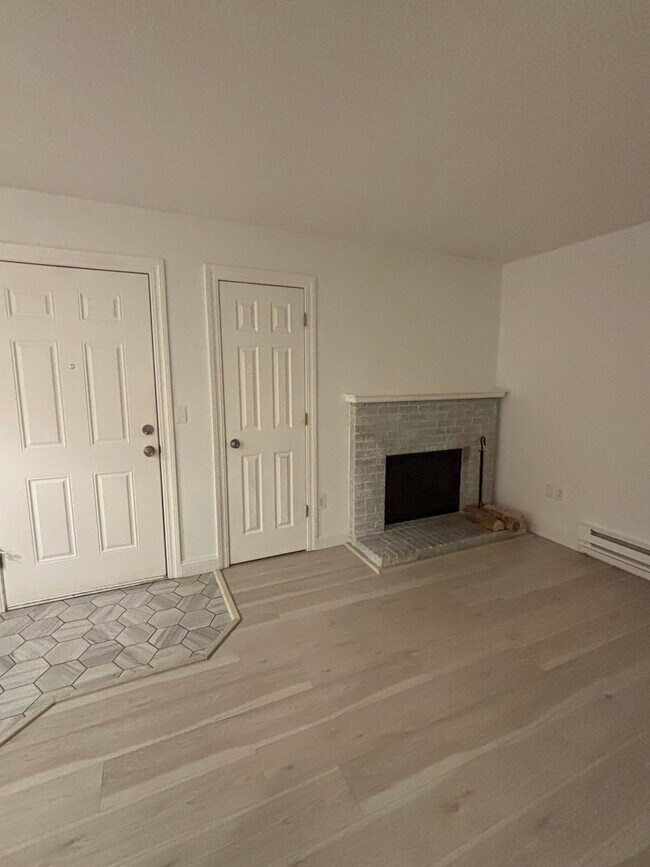 Building Photo - 1209 W Plum St