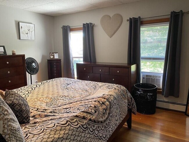 Building Photo - 102 Summer St