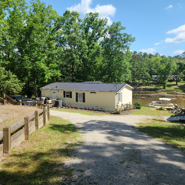 Building Photo - 1989 White Oak Rd