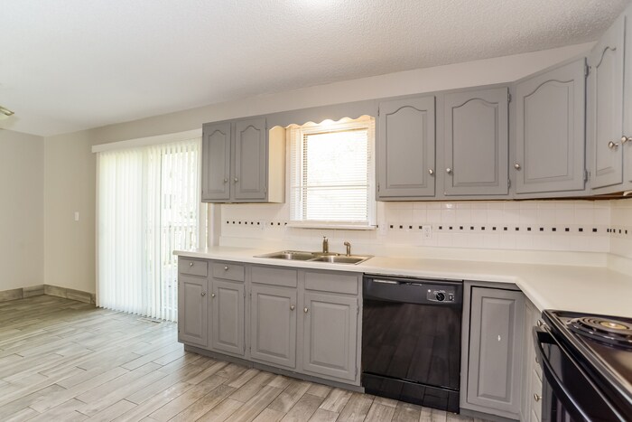 Building Photo - 13144 Ashland Ave