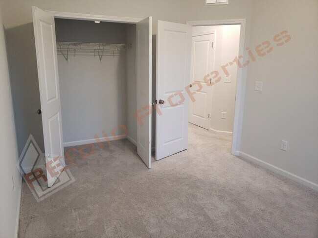 Building Photo - Luxury 3 Story 4 BD/3.5 Bath Townhome @ Sm...