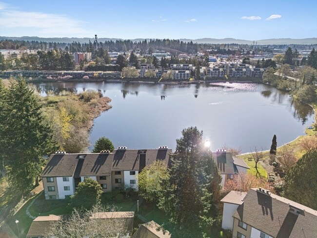 Building Photo - Top-Floor Condo with Panoramic Lake Easter Views, Vaulted Ceilings & Modern Updates!