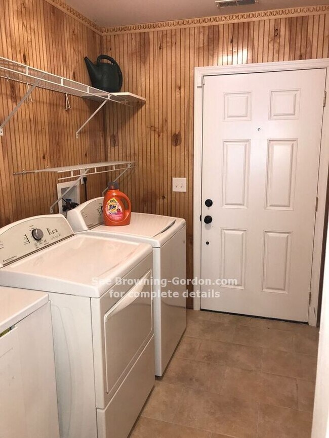 Building Photo - Adorable Cottage Available in Sylvan Park!