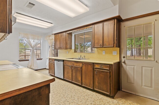 Building Photo - 13750 Cedar Hill Rd