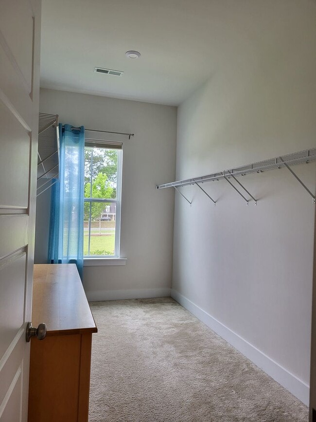 Building Photo - Spacious 3 bedroom in Mayes Hall Community