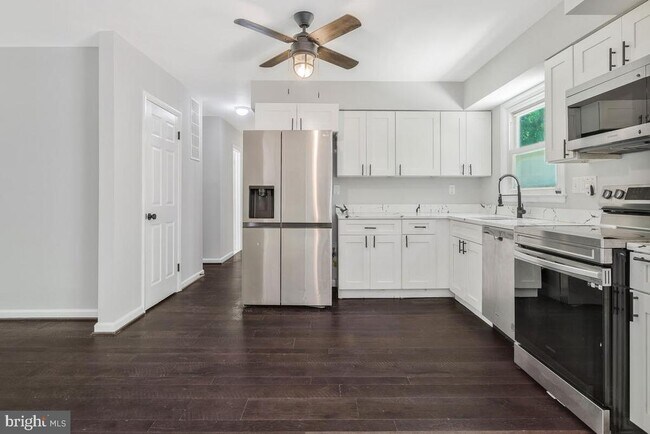Building Photo - 9205 Midland Turn