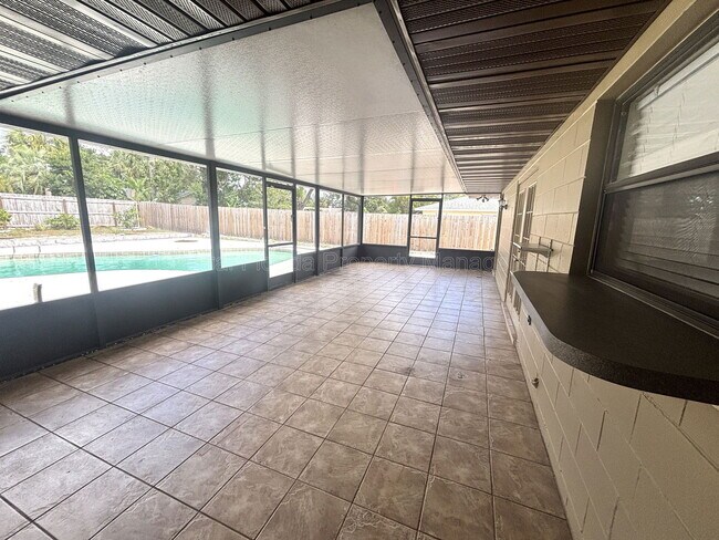 Building Photo - 1009 Terry Dr