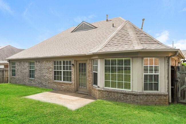 Building Photo - 1602 Far Dr