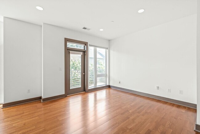 Building Photo - (Coming Soon) Move-in Ready 1 Bedroom Cond...