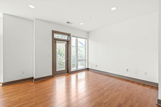 Building Photo - Move-in Ready 1 Bedroom Condo In Southend ...