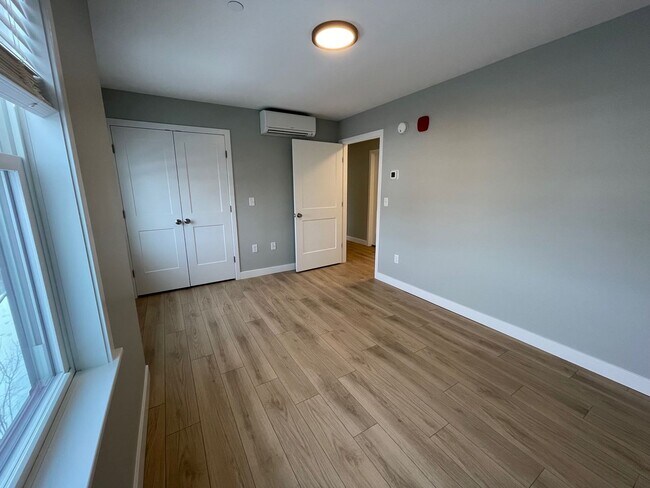 Building Photo - The Gables at Scarborough Downs: 2 Bedroom 1.5 Bath Condo, 2c. garage $2,750.00 4/01/2026