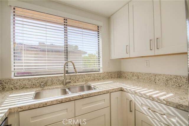 Building Photo - 25261 Tanoak Ln