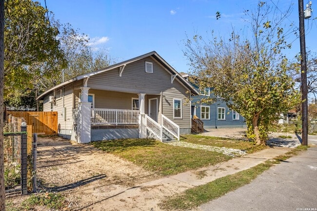 Building Photo - 117 Magendie St