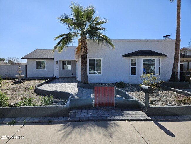 Building Photo - 719 W Morrow Dr