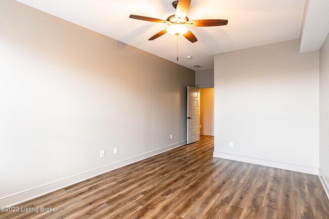 Building Photo - 10506 Meeting St