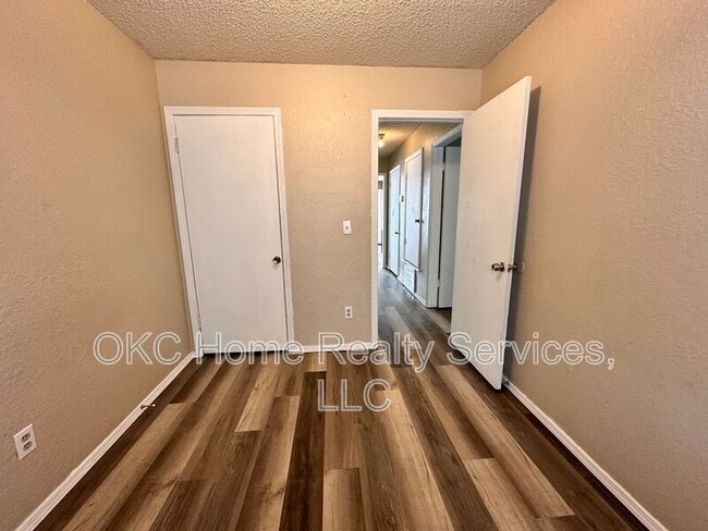 Building Photo - 109 SE 42nd St