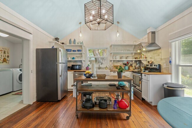Building Photo - Fully Furnished Cottage in Pittsboro