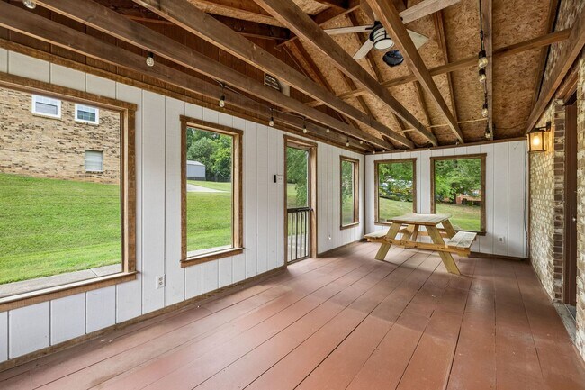 Building Photo - Pet Friendly Four Bedroom with Basement!