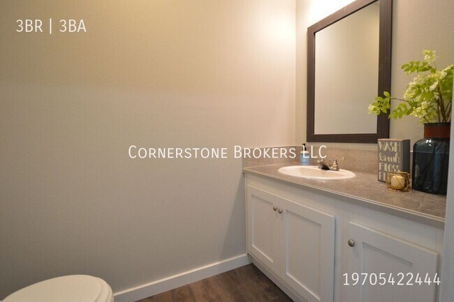 Building Photo - 204 Omnia-C