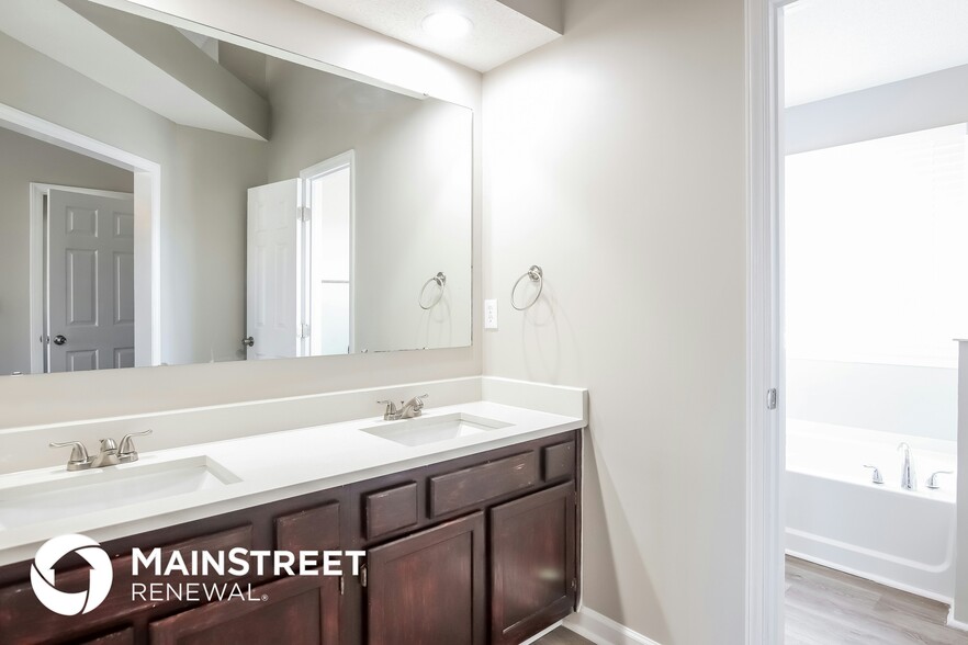 Building Photo - 816 Falling Wind Ct