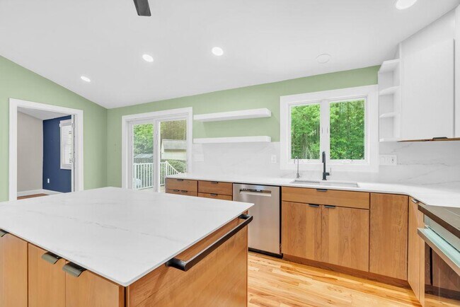 Building Photo - 61 Cornell Dr