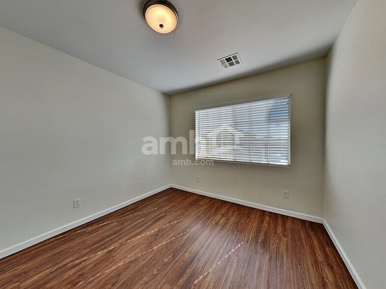 Building Photo - 22028 W Morning Glory St