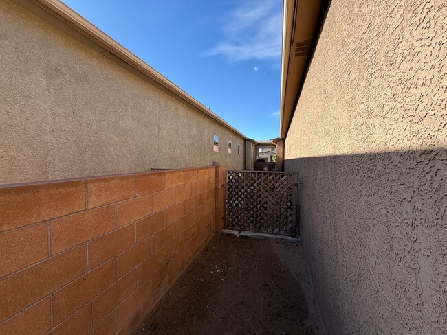 Building Photo - 2 Bedroom Single Story Town Home Available Near 98th St SW & Dennis Chavez Blvd SW!